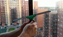 Как избавиться от плесени на балконе и помыть окна снаружи на высоком этаже