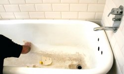 Как отбелить ванну, легко избавившись от ржавчины и известкового налета