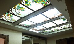Профили, стоимость и монтаж витражного потолка с подсветкой