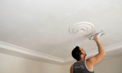 Современная отделка и варианты ремонта потолка в квартире