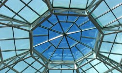 Преимущества стеклянных крыш и их недостатки