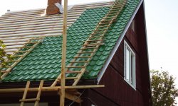 Обзор недорогих и качественных материалов для крыши и их преимущества