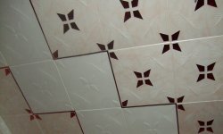 Укладка керамической плитки на потолок