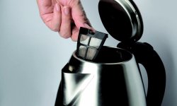 Как очистить электрический чайник от налета и накипи: обзор средств