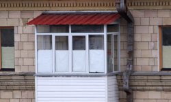 Остекление балкона в «хрущевке» и «сталинке»