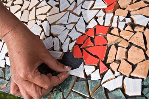 мозаика из битой керамической плитки