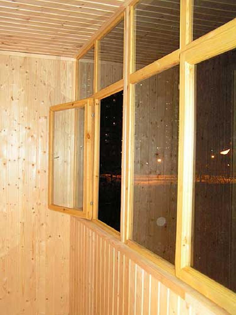 остекление балконов деревянными рамами цены