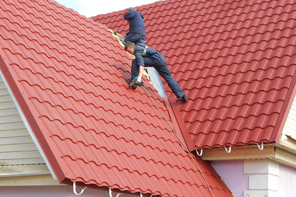 локальный ремонт крыши из металлочерепицы