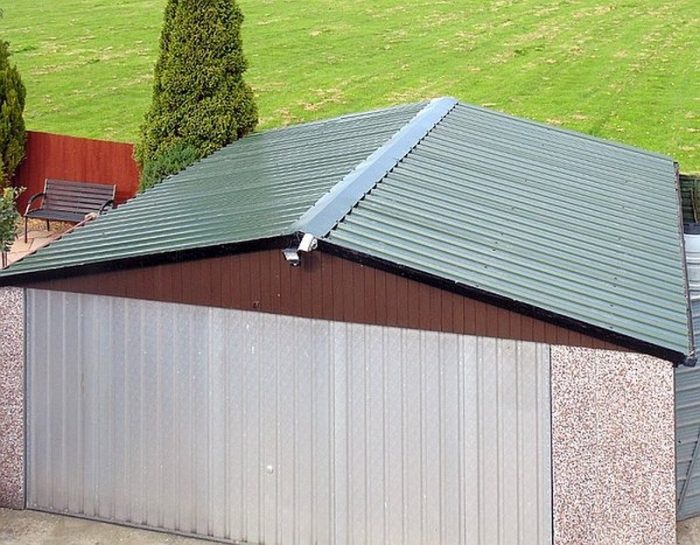 покрытие двускатной крыши гаража