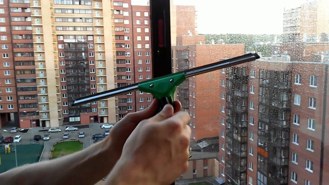как помыть окна на балконе