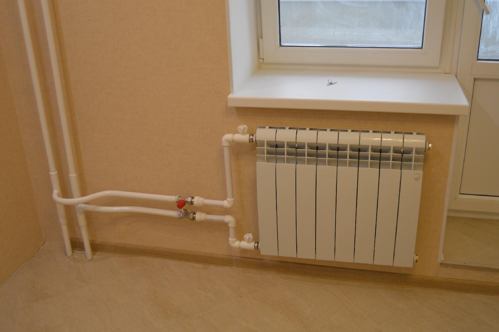 Что делать при течи радиаторов отопления и ремонт батарей в квартире