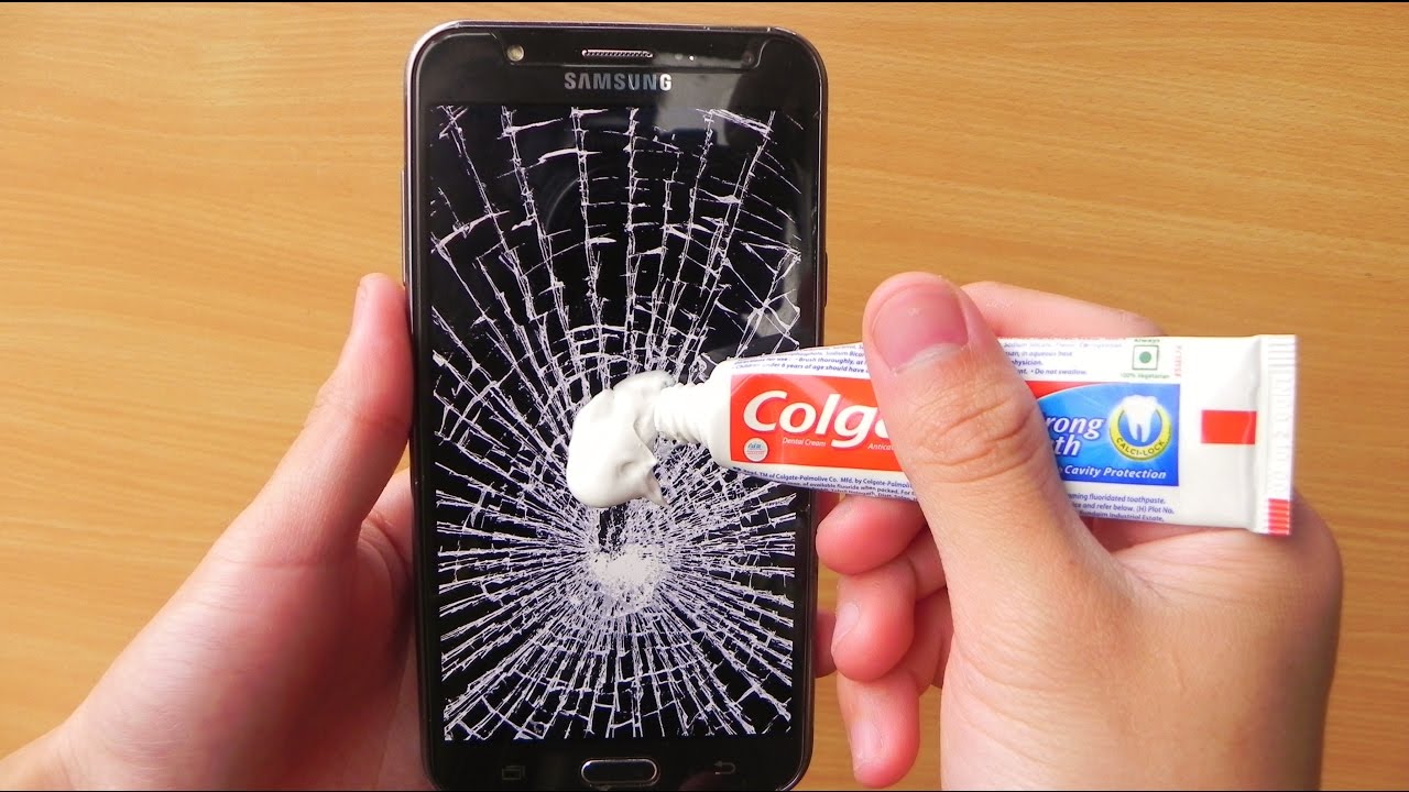 Зубная паста на экране смартфона