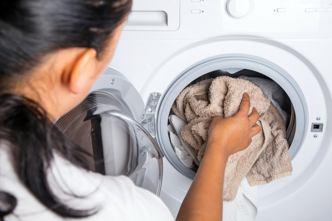 Что делать, когда стиральная машинка трясется при отжиме
