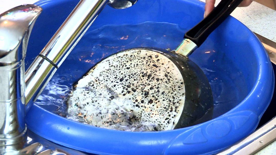 Как очистить сковороду от черного нагара