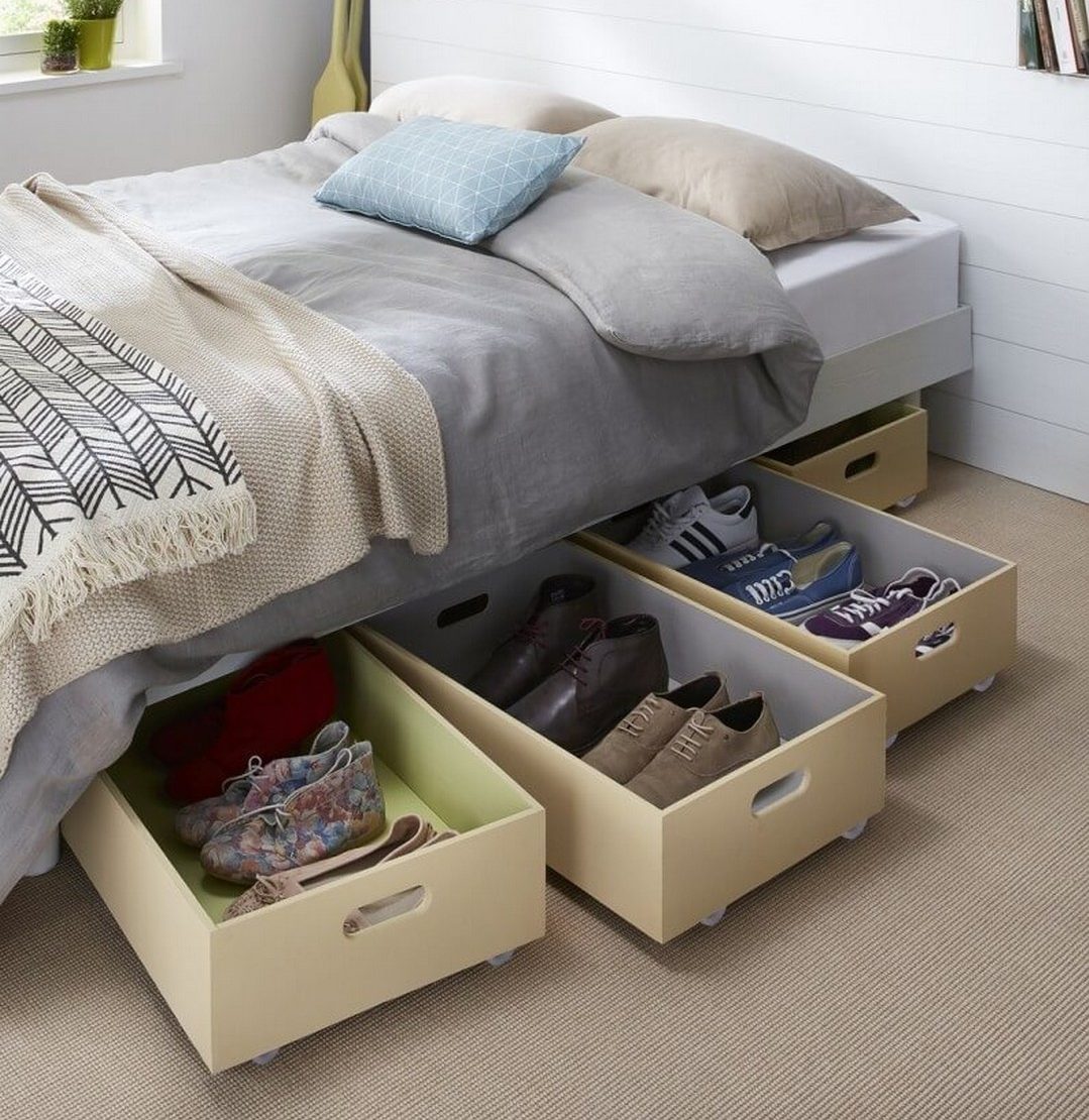 Хранение обуви под кроватью