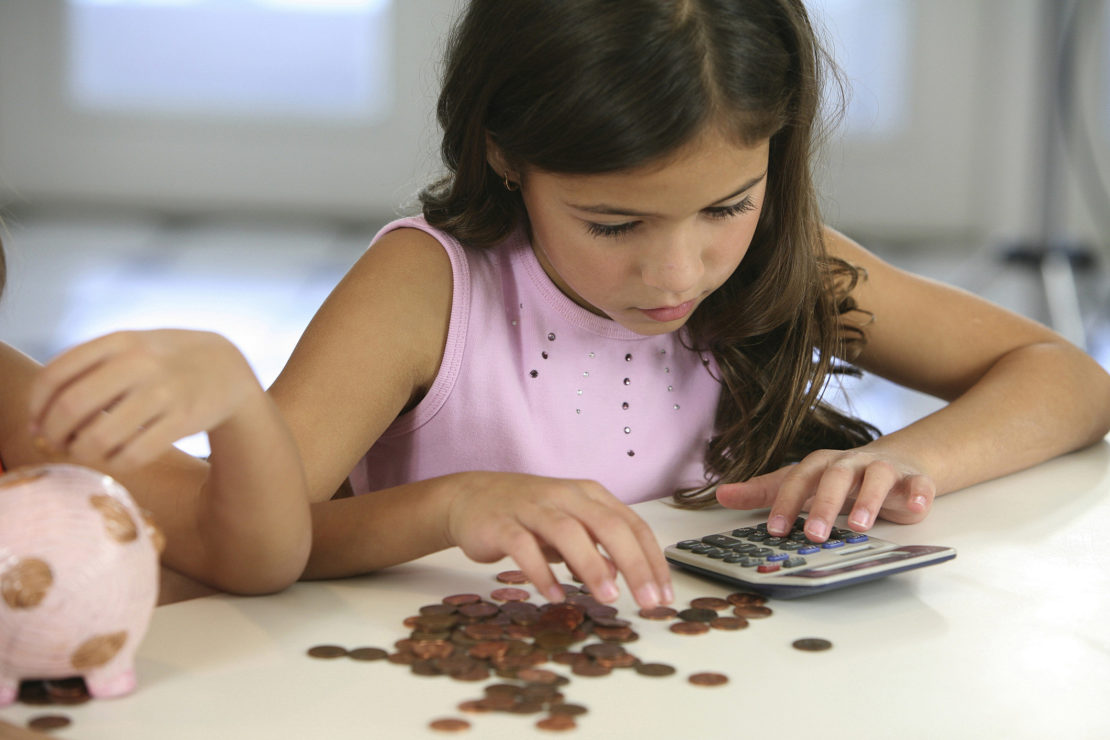 Как научить ребенка экономить деньги