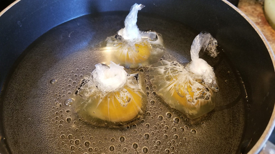 яйца в мешке